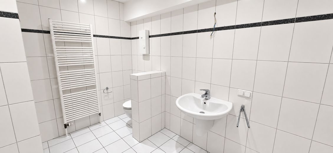 Amplio apartamento de 3 habitaciones con 140 m², terraza en la azotea y mucho espacio en Bad Ems – BAD