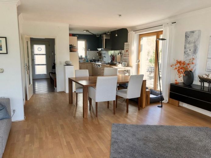 Sonniges Reihenendhaus mit Atelier - ruhige, familienfreundliche Lage, Garten & Blick über Skyline – Wohn- Essbereich 