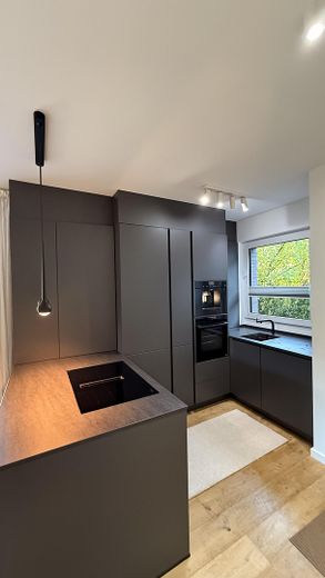 Modernes Endhaus am Brabandkanal mit großem Garten, Dachterrasse und Wellnessbereich – Moderne Einbauküche