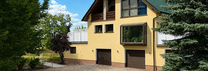 NOUVEAU ! Villa exceptionnelle de style maison de campagne moderne - avec appartement indépendant inclus et possibilité d’agrandissement du terrain