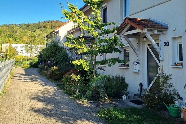 Well-maintained mid-terrace house in a family-friendly location