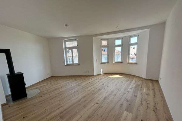 Bamberg’in kalbinde balkonlu, ilk kullanıma hazır 4 odalı eski bina dairesi