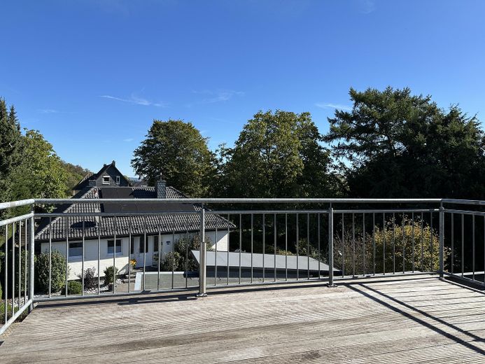 VICINO AL CENTRO! Appartamento mansardato, unità condominiale in edificio plurifamiliare ristrutturato – Dachterrasse