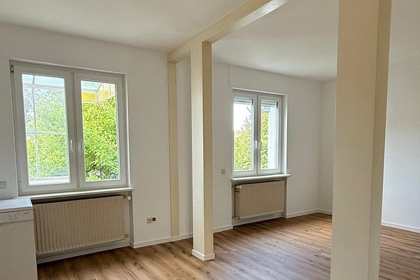 Apartamento de 2 habitaciones recién renovado con balcón y cocina equipada en Koblenz-Horchheim