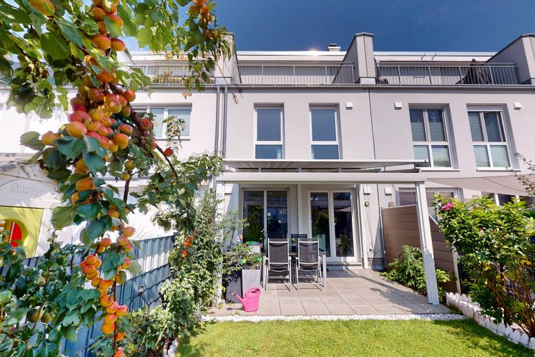 Modernes Reihenmittelhaus mit Garten und Dachterrasse in Berlin-Lichtenrade – Außenansicht