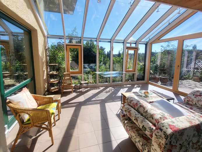 Freistehendes Einfamilienhaus in ruhiger Südhanglage mit weitem Blick über das Vilstal – Wintergarten