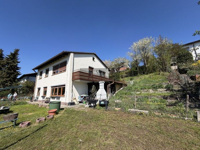 Charmantes Einfamilienhaus mit Potenzial auf großzügigem Grundstück – Bild 2