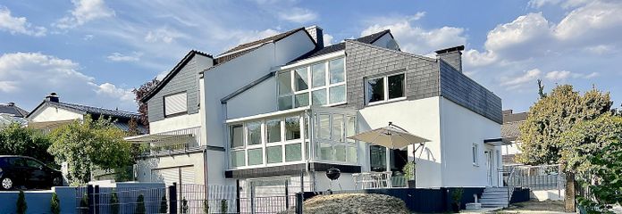Architekten-Unikat in Neu-Anspach: Moderner Luxus & Erstbezug nach Sanierung – Straßenansicht