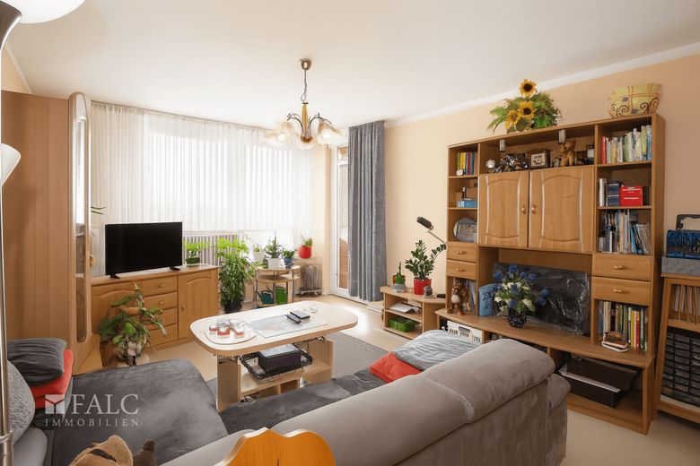 Attraktive Kapitalanlage: Vermietete Wohnung in modernisiertem Wohnensemble – Wohnzimmer