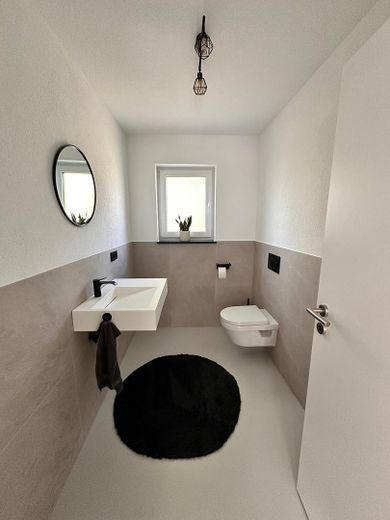 Exclusive house with a separate apartment in a quiet location on the edge of the forest in Tuttlingen – WC EG