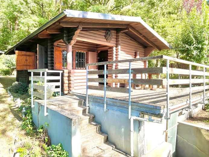 Herrlicher Ausblick in Dörfleins - Freizeitgrundstück mit massiver Blockhütte – Terrassenfläche mit Unterkellerung