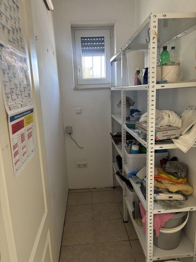 Einfamilienhaus auf großem Grundstück – Speisekammer