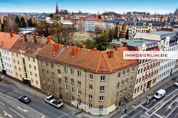 IMMOBERLIN.DE - गॉरलिट्ज़ के पुराने शहर के पास आकर्षक संभावनाओं वाले दो बहु-परिवारिक मकान