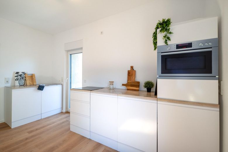 Casa unifamiliar sin comisión con jardín: renovada y lista para entrar a vivir – Küche