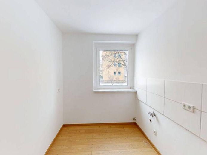 Plenty of Space and Natural Light: Large 3-Room Apartment with Bathtub – Ansicht I: Küche