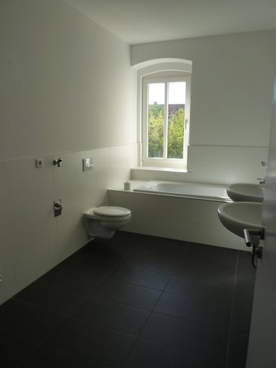 Moderne 4,5 Zimmer Wohnung mit Wohnküche – Bad