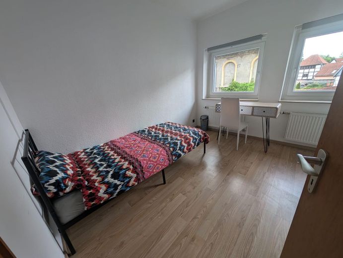 Wohnen im historischen Fachwerkhaus: möblierte 3-Zimmer-Wohnung 1 Min in die Innenstadt – Schlafzimmer Nr. 2 