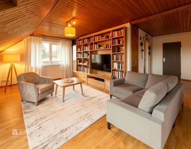 Viel Platz, viele Möglichkeiten - Ein Zuhause, das überrascht – Wohnzimmer 1. OG - (KI generiert)