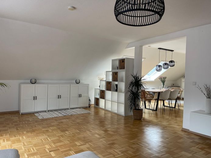 واحة سكنية هادئة وسط الخضرة – Offenes Wohn-und Esszimmer