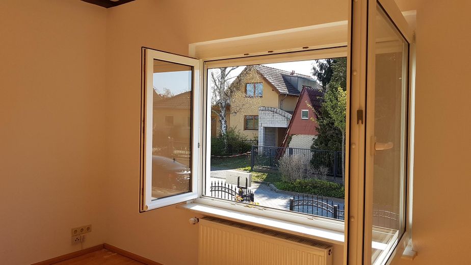 Wohnzimmer Blick auf die Str.