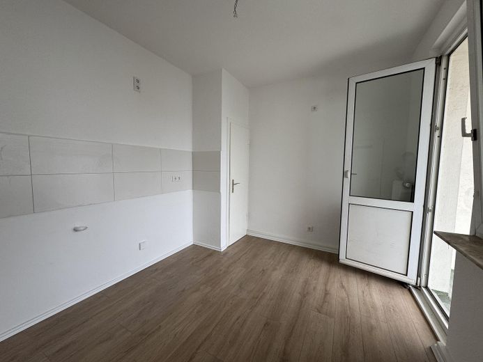 Frisch renovierte 3-Zimmer-Wohnung mit Balkon, frei ab sofort – Küche