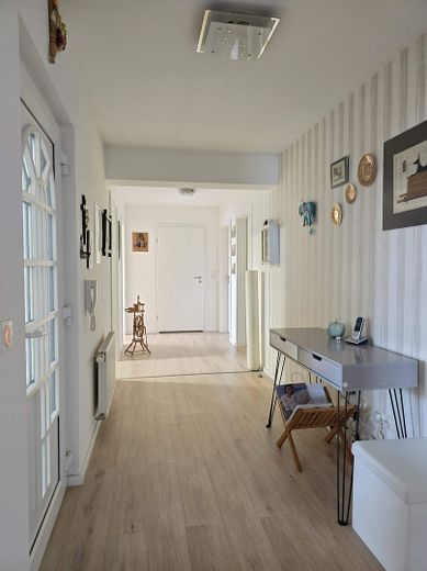 Zweifamilienhaus mit Ferienhaus und zus. Grundstück, neue Wärmepumpe und PV-Anlage - Provisionsfrei – OG Diele