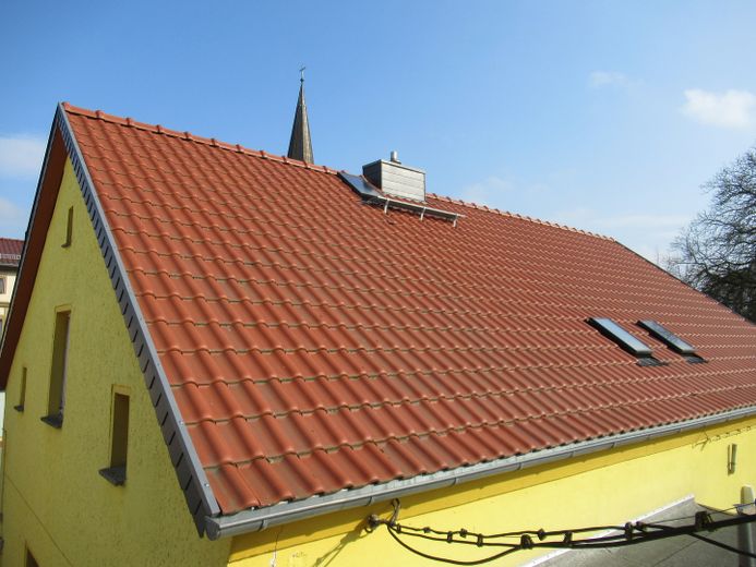 2 Häuser auf einem Grundstück Zentrum EFH Gewerbe 5 Garagen Halle privat – Dach Vorderhaus 