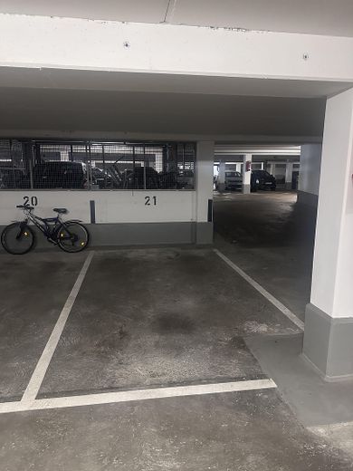 Tiefgaragenstellplatz