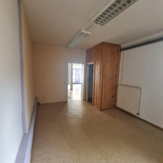 Жилой и коммерческий дом с магазином, амбаром и 3 гаражами — 1.030 м² в центре населённого пункта, без комиссии – Laden: Nebenraum