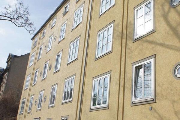 Frei ab 1.2.27 - Laminat wird neu verlegt ! DG ohne Schrägen mit sonnigem Balkon !