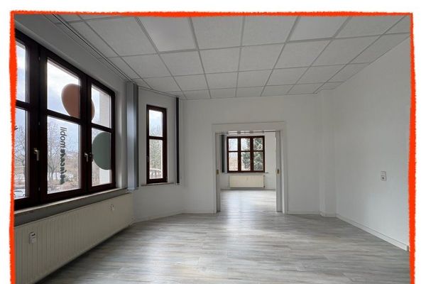 Affascinanti locali per ufficio o studio in POSIZIONE ECCELLENTE di una villa cittadina o di un edificio per uffici in affitto!