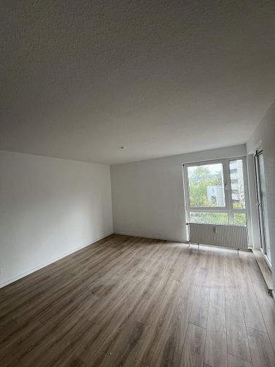 Wuppertाल में बालकनी वाला उजला 2-कमरों का अपार्टमेंट - Nordbahntrasse के पास – Wohnzimmer