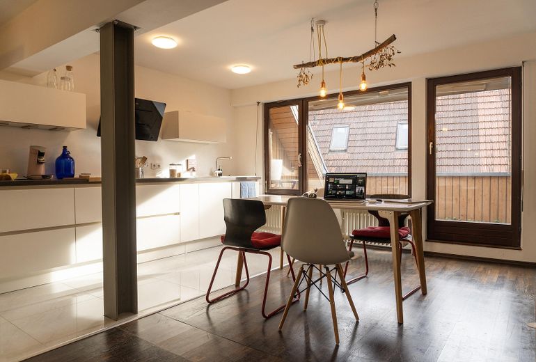 Wohnzimmer plus Küche