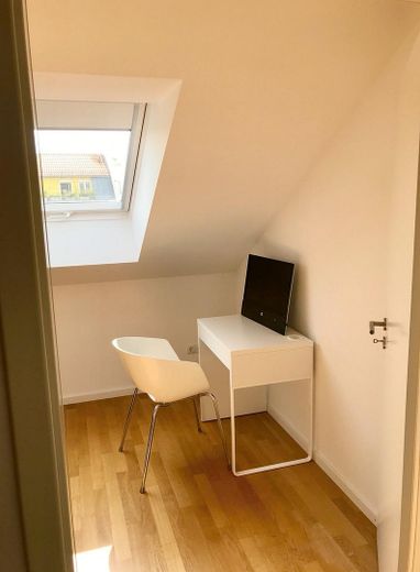 Dachgeschoss Juwel in Josephsburg – KleinesZimmerOstfenster