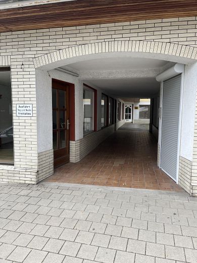 ruim centraal meergezinswoning met winkelruimte – Foto 2