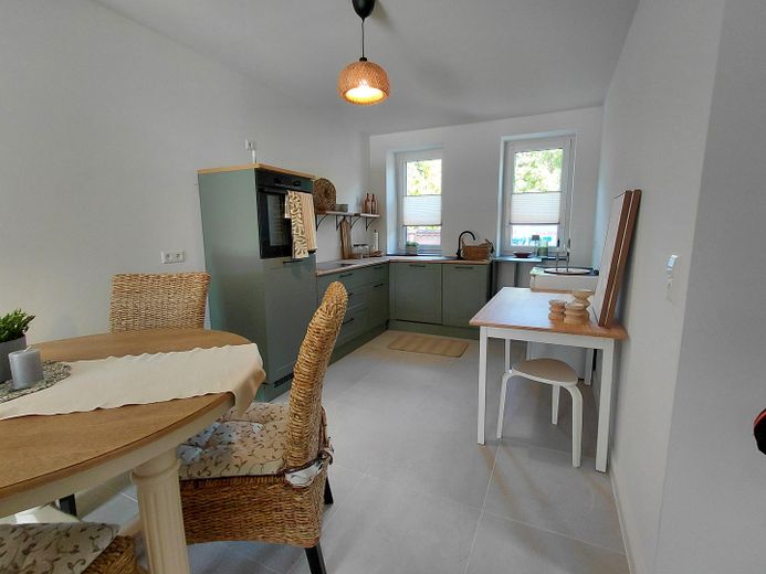 Entrate e sentitevi a casa: villetta a schiera modernizzata con finiture di pregio, giardino, terrazza e 2 garage – Küche EG 1