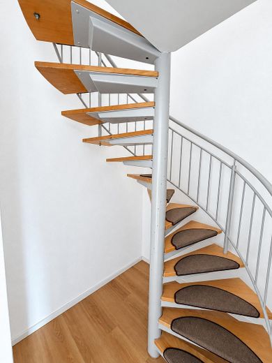 Jasny, 3-pokojowy apartament dwupoziomowy z dużym balkonem, kilka minut od dworca – Zdjęcie 6