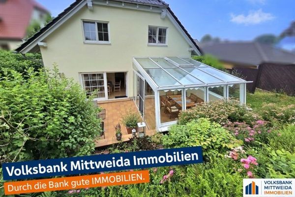 Exklusives Einfamilienhaus mit Doppelgarage, Gartensauna, Kamin und überdachtem Pool!