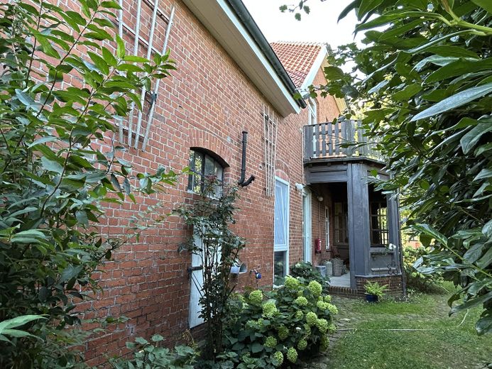Ampia porzione di bifamiliare di 192 mq con giardino vicino ad Amburgo – pompa di calore – Hausansicht West