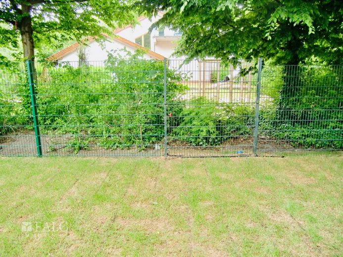 Mehrfamilienhaus mit Wertsteigerungspotenzial - Solides Investment in zentraler Lage. – Gartenbereich