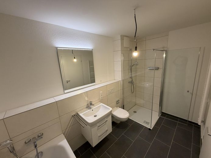Ihr eigener Garten im Neubau – 65 m², Maintal, nahe Frankfurt – Badezimmer Dusche
