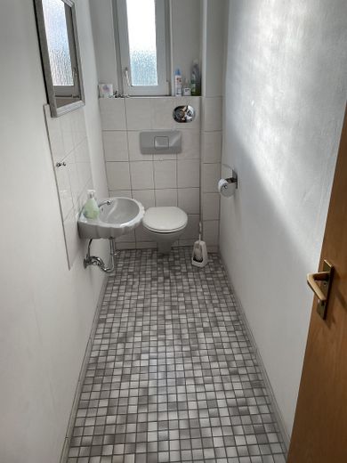 Renoviertes WG Zimmer in bevorzugter Lage in Bad Cannstatt (bitte Handynummer angeben) – WC