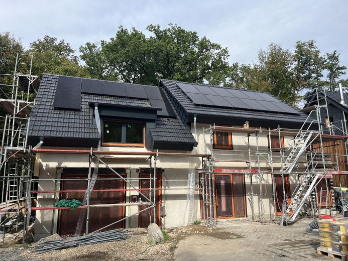 Odenthal Kernsaniert ihr Haus am Bach mit 1750qm Grundstück inkl Wärmepumpe, PV KFW 55 – Foto 3