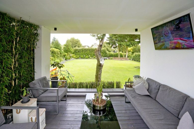 Gehobenes und kernsaniertes Einfamilienhaus mit Möglichkeit der Hinterbebauung in Schloss Ricklingen – Gartenlounge