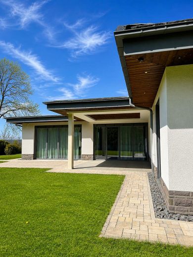 Exclusiver, großzügiger Bungalow der Extra-Klasse. Provisionsfrei!!! – Hinten 2