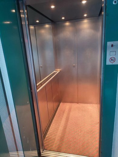 2-Zimmer Wohnung mit Balkon und Außenstellplatz – Aufzug
