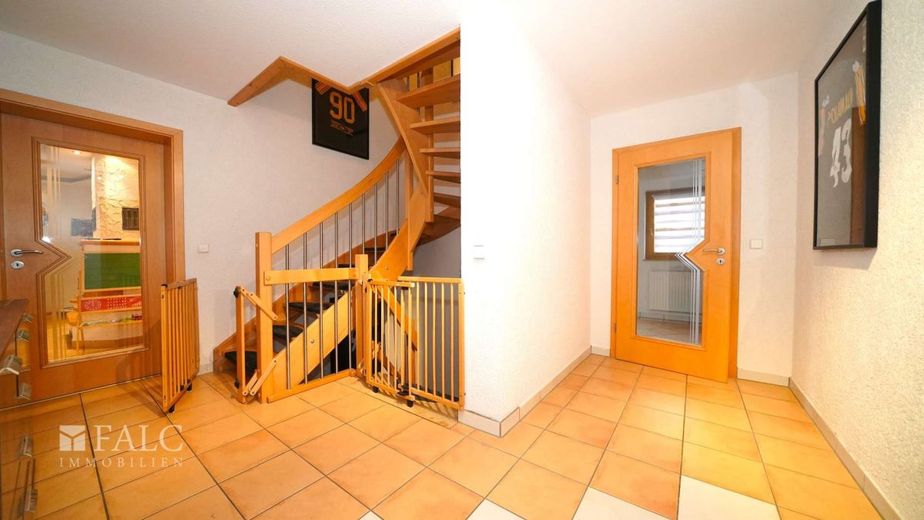 Dürfen wir vorstellen? Ihr Traumhaus! - FALC Immobilien – Hell und luftig