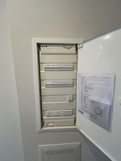 Kernsanierte 4-Zi-Altbauwohnung mit Balkon im Herzen Bambergs – Neueste Elektrik