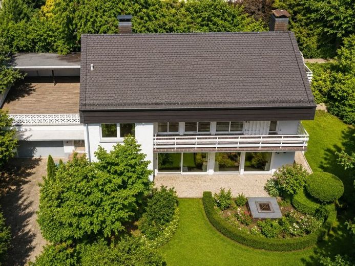 Großes Familienhaus am Sonnenhang mit Doppelgarage – Foto 1
