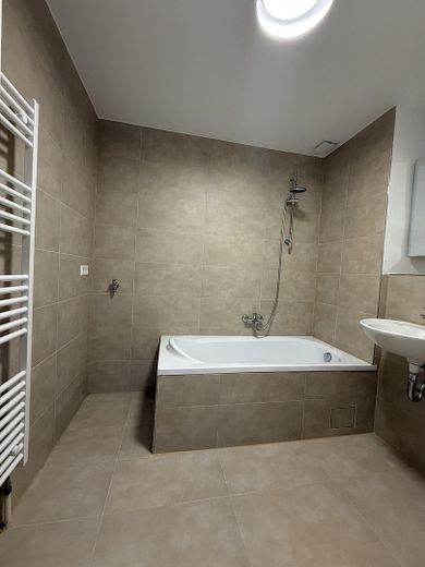 Erstbezug nach Kernsanierung – Moderne 3-Zimmer-Wohnung in Blankenloch – Badezimmer